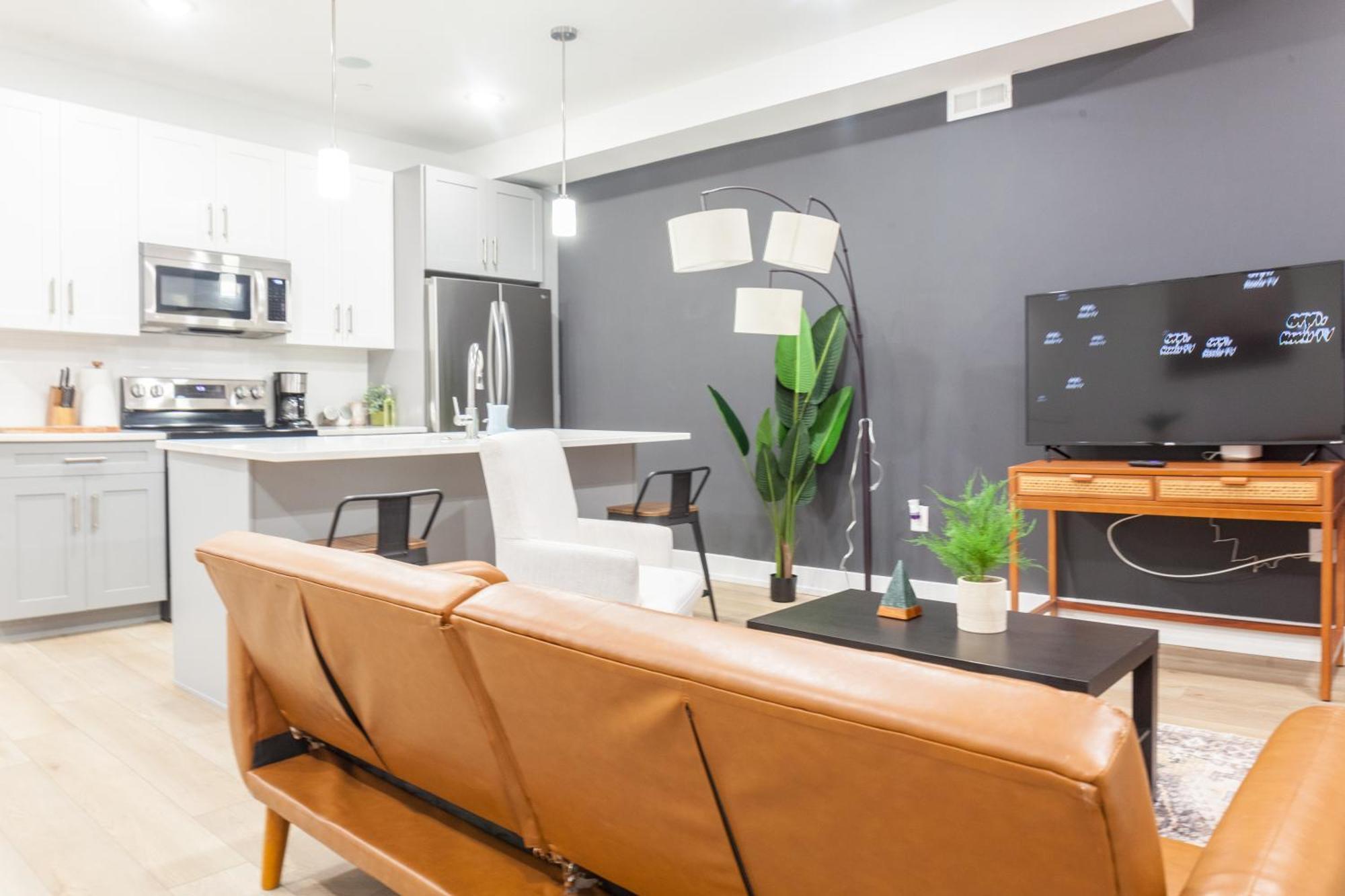 3bed3bath-wd-deskwifiheating Apartment