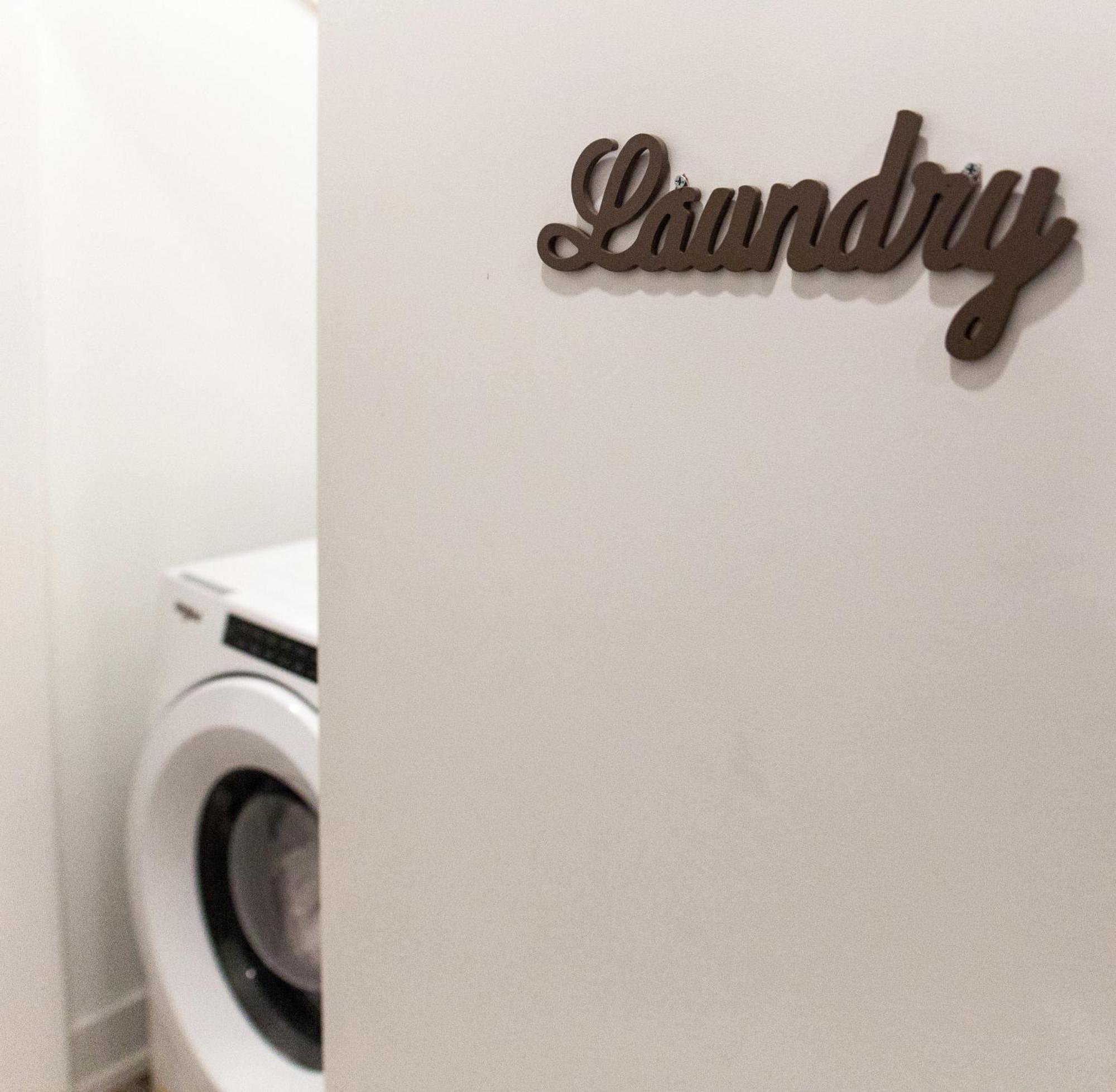 3bed3bath-wd-deskwifiheating Apartment